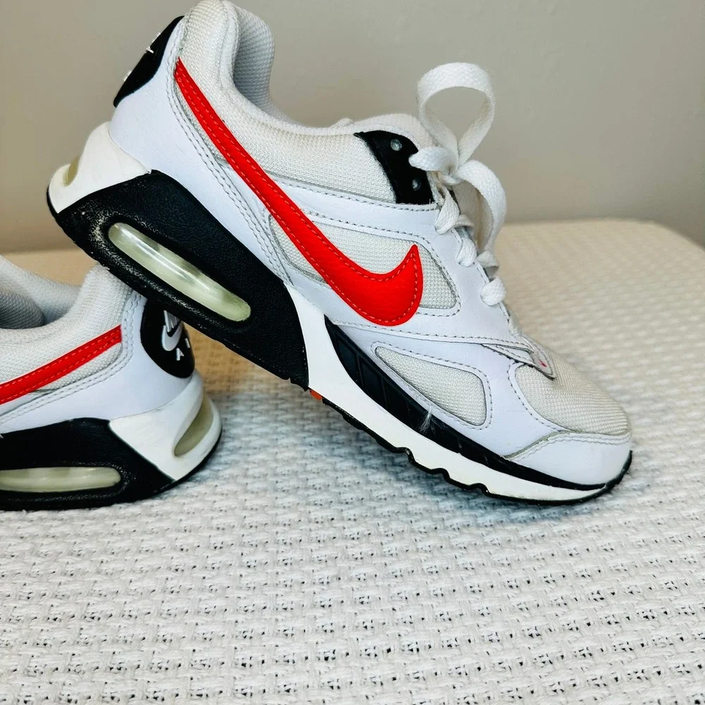 Nike Air Max IVO Kids Youth 4Y White Red Good 579995-101 Sneakers Sporty School‎